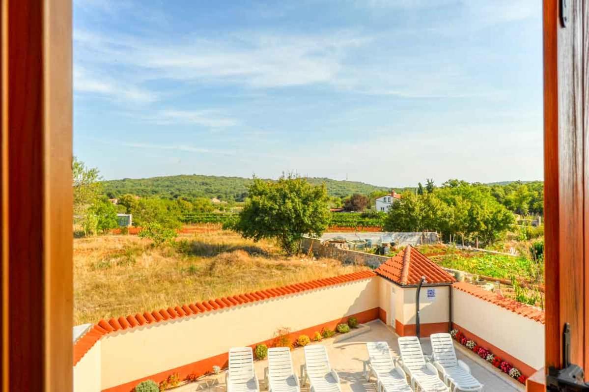 House Melly With Swimming Pool Villa Rovinjsko Selo Dış mekan fotoğraf